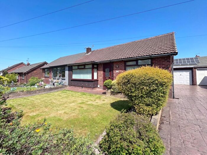2 Bedroom Semi-Detached House For Sale In Broadway, Royton, OL2