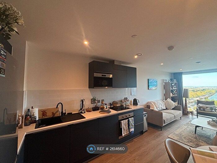 1 Bedroom Flat To Rent In Avebury Boulevard, Milton Keynes, MK9