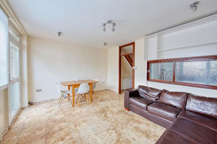 3 Bedroom Maisonette To Rent In Ewhurst Court, Mitcham, CR4