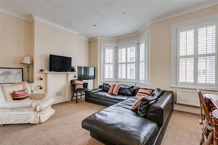 3 Bedroom Flat To Rent In Kelvedon Road, London, SW6