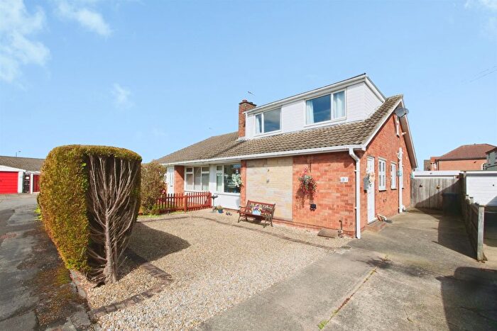 4 Bedroom Semi Detached Bungalow For Sale In Grampian Close, Huntington, York, YO32