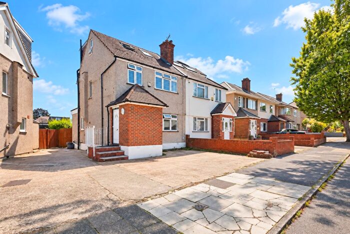 5 Bedroom Semi-Detached House For Sale In Derwent Drive, Hayes, UB4