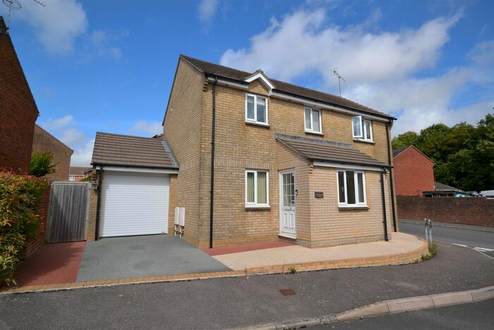 3 Bedroom Detached House For Sale In Highgrove Close, Dorchester, DT1