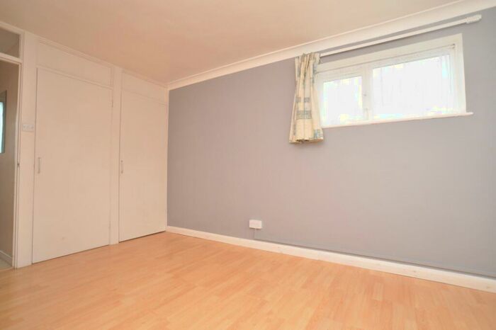 1 Bedroom Flat To Rent In Kennedy Court, Whinbush Road, Hitchin, SG5