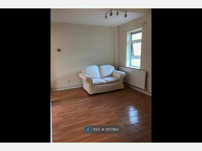 3 Bedroom Flat To Rent In Butterworth Path, Luton, LU2