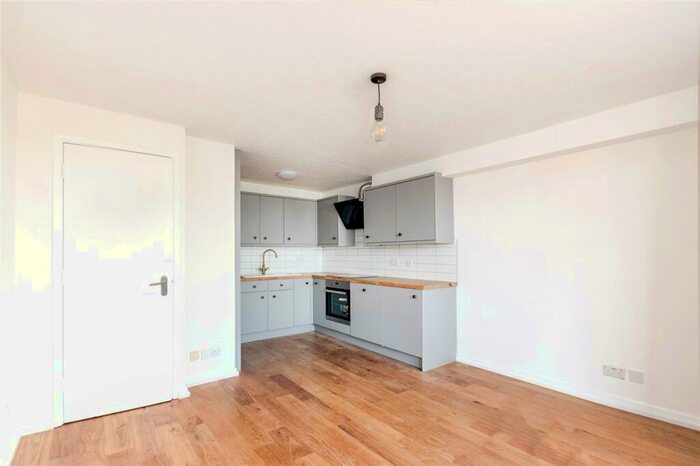 Studio To Rent In New Cross Road, London, SE14