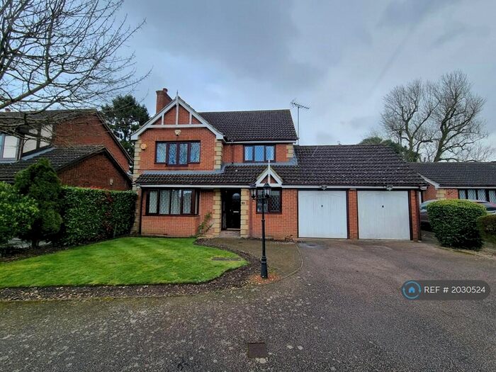 4 Bedroom Detached House To Rent In Chester Close, Potters Bar, EN6