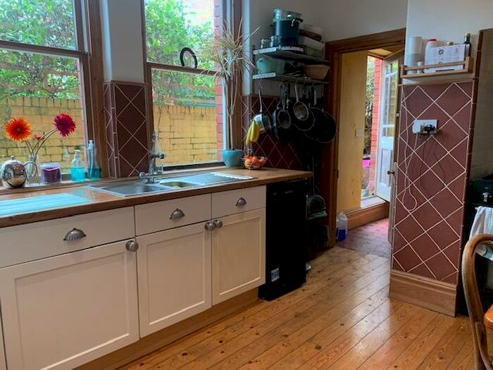 2 Bedroom Apartment To Rent In Palace Road, Cardiff, CF5