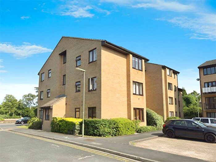 1 Bedroom Flat To Rent In The Rowans, Woking, Surrey, GU22