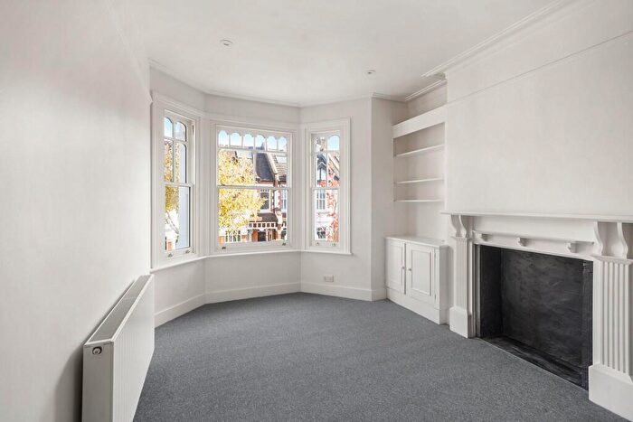 2 Bedroom Flat To Rent In Bowood Road, Battersea, SW11