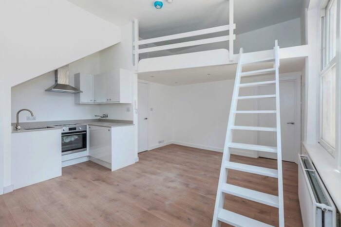Studio To Rent In Camden Road, London, N7