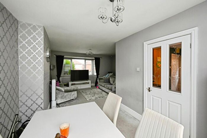 3 Bedroom End Of Terrace House For Sale In Langford Road, Mansfield, Nottinghamshire, NG19