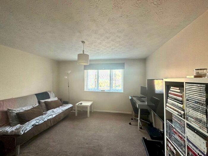 Apartment To Rent In Leicester Road, Barnet, EN5