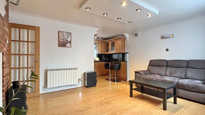2 Bedroom Flat For Sale In Allhallows Road, Beckton, E6