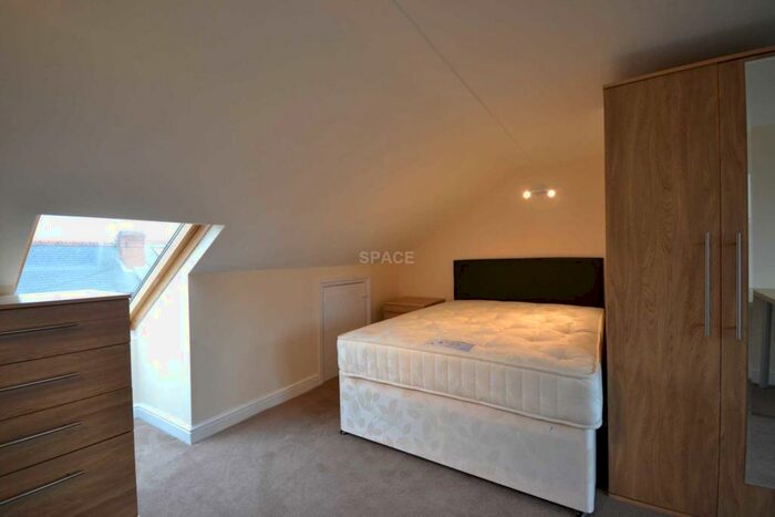 5 Bedroom Terraced House To Rent In St Edwards Road, Reading, Berkshire, RG6