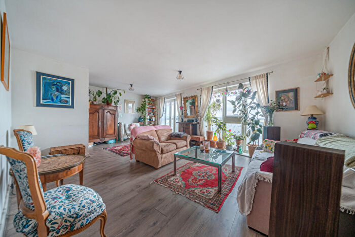 2 Bedroom Flat For Sale In Waterloo Road, Bristol, BS2