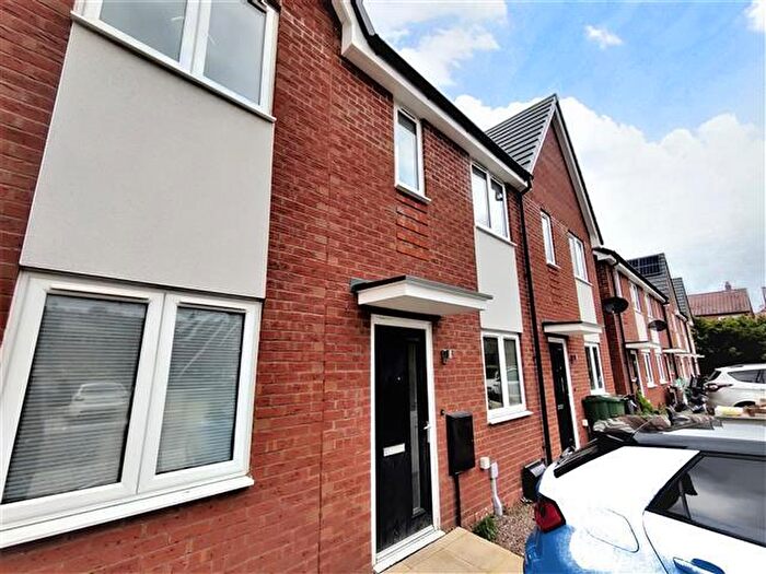 2 Bedroom House To Rent In Brierley Hill Road, Stourbridge, DY8