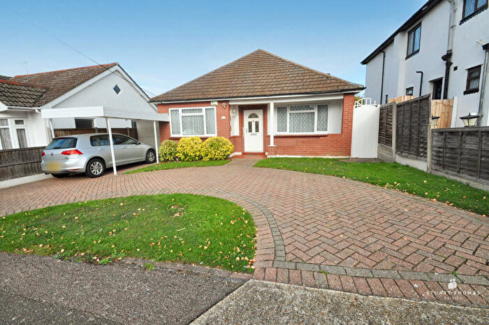 3 Bedroom Detached Bungalow For Sale In Hope Road, Benfleet, SS7