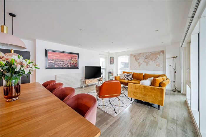 3 Bedroom Flat For Sale In Purbeck Gardens, London, SE26