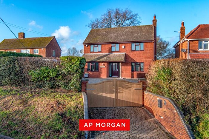 3 Bedroom Detached House For Sale In Wood Lane, Fairfield, Bromsgrove, Worcestershire, B61