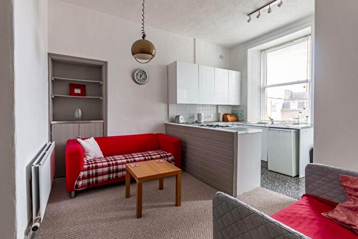 2 Bedroom Flat To Rent In L – Blackwood Crescent, Edinburgh, EH9