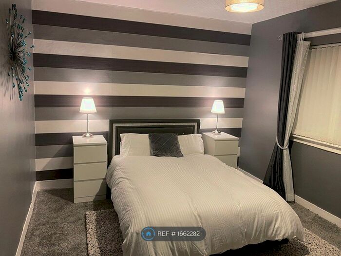 3 Bedroom Flat To Rent In Crookston Road, Glasgow, G53