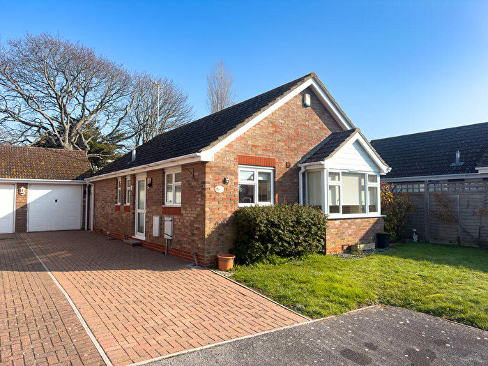 2 Bedroom Detached Bungalow For Sale In Willowbrook, Middleton-on-Sea, PO22