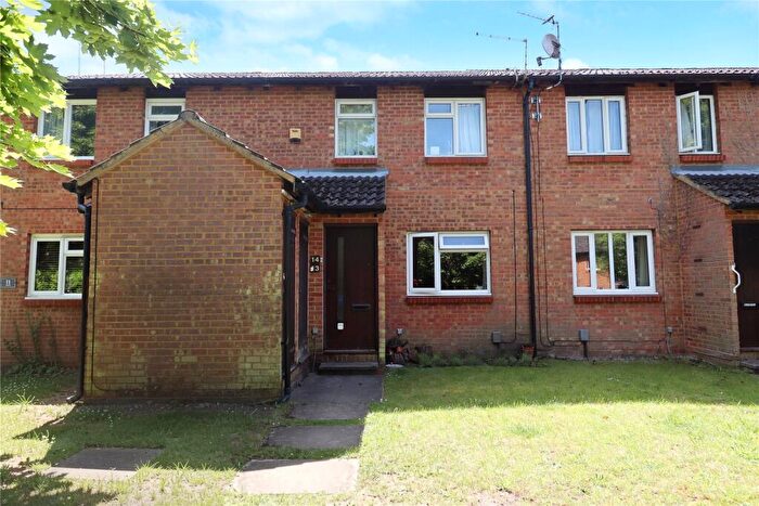 1 Bedroom Maisonette For Sale In Venton Close, Goldsworth Park, Woking, Surrey, GU21