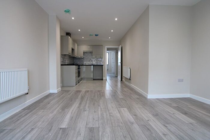 1 Bedroom Flat To Rent In London Road, Mitcham, CR4