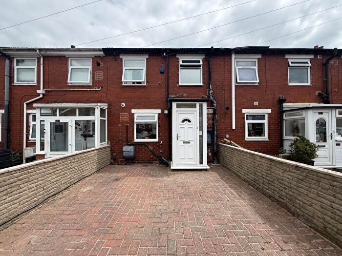 2 Bedroom Town House For Sale In Vegal Crescent, Ovenden, Halifax, Calderdale, HX3