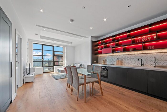 1 Bedroom Flat To Rent In Defoe House, London City Island, London, E14