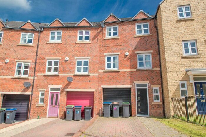 4 Bedroom Town House To Rent In Queens Gate, Consett, DH8