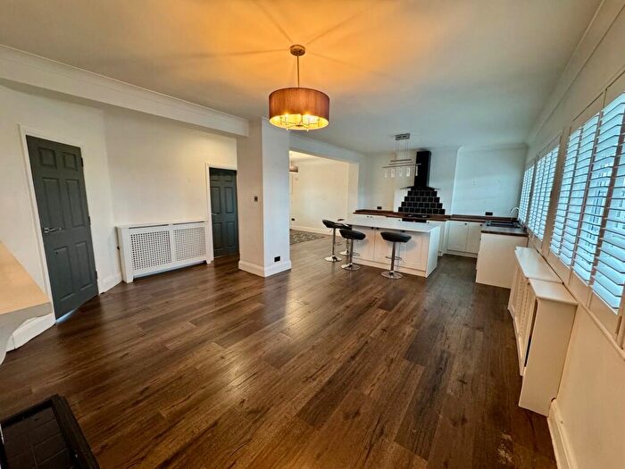 2 Bedroom Flat To Rent In Monyhull Hall Road, Kings Norton, B38