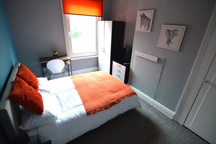 5 Bedroom Terraced House To Rent In Legsby Avenue, Grimsby, DN32