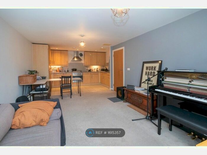 2 Bedroom Flat To Rent In Ashton House, London, SE11