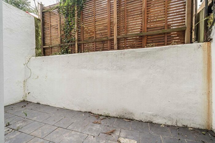 2 Bedroom Flat To Rent In Avonmore Road, London, W14