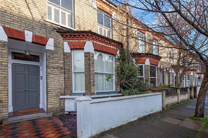 3 Bedroom Flat To Rent In Berestede Road, Hammersmith, W6