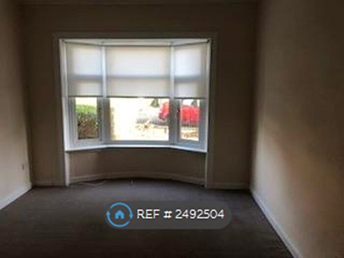 3 Bedroom Flat To Rent In Kingsbridge Drive, Kings Park, Glasgow, G73