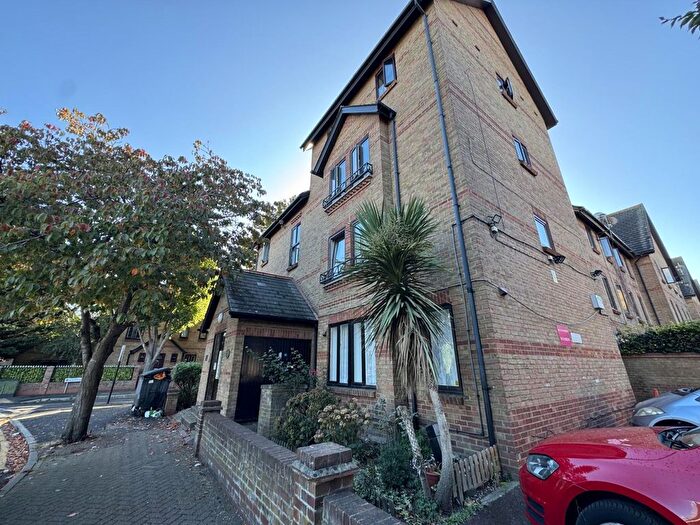 1 Bedroom Flat To Rent In Hallywell Crescent, Beckton, E6