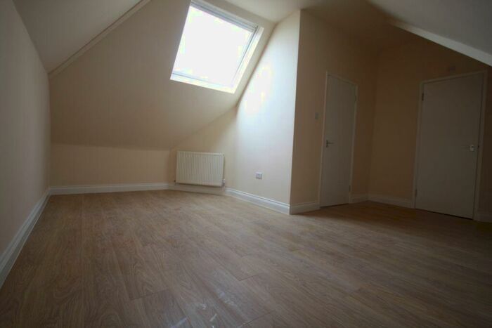 Flat To Rent In Mountview Road, Crouch End, N4