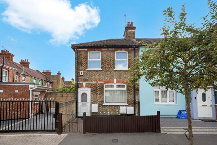 3 Bedroom End Of Terrace House To Rent In St Annes Road Wembley Middlesex, HA0