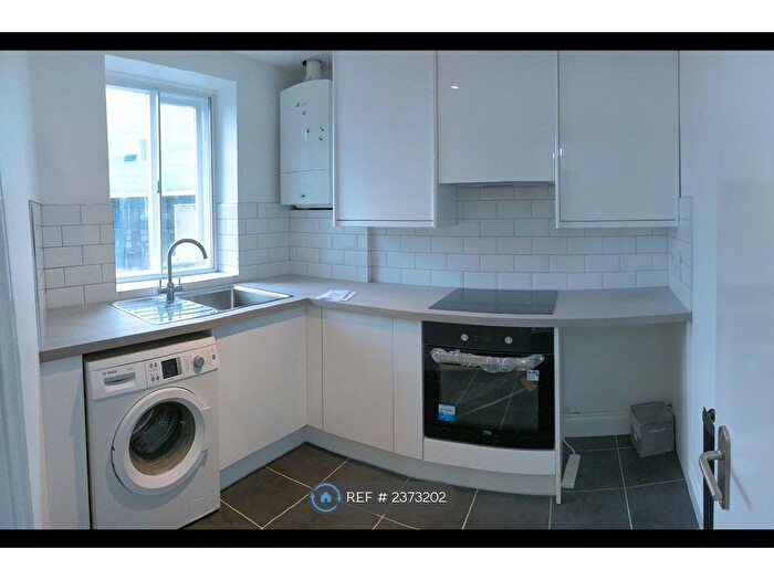 1 Bedroom Flat To Rent In Peckham High Street, London, SE15