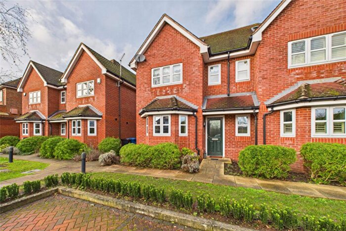 3 Bedroom Semi Detached House For Sale In Longwood Mews, Maidenhead, Berkshire, SL6
