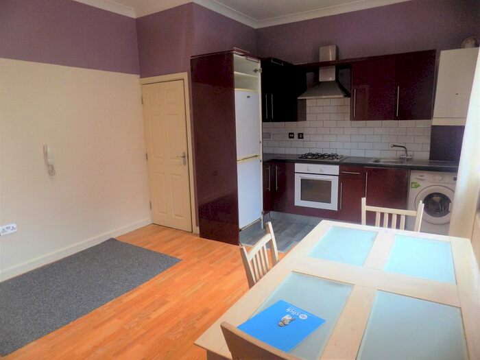 1 Bedroom Flat To Rent In Park Street West, Luton, Bedfordshire, LU1
