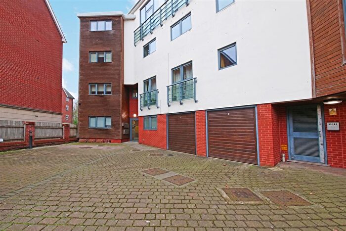 1 Bedroom Flat For Sale In Windsor Court, York, YO31