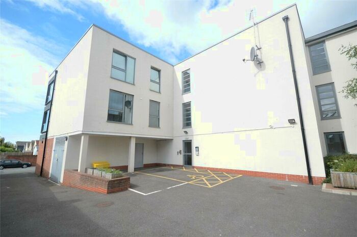 2 Bedroom Flat To Rent In Cathays Terrace, Cardiff, CF24