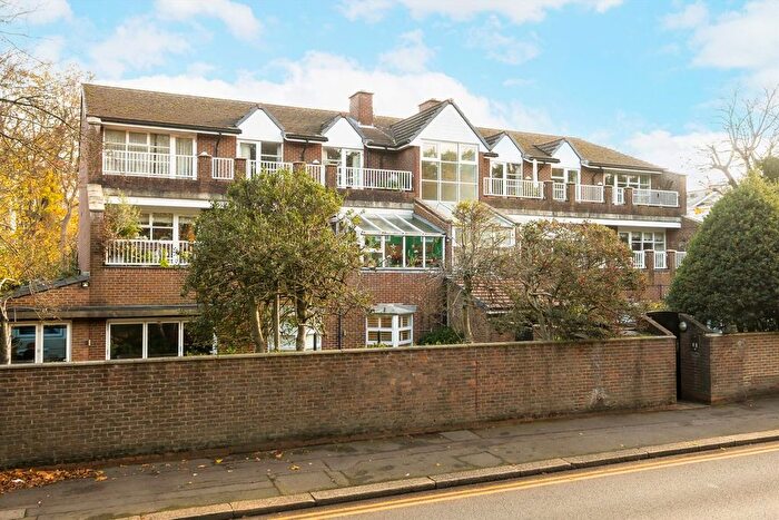2 Bedroom Flat For Sale In Somerset Road, Wimbledon, SW19