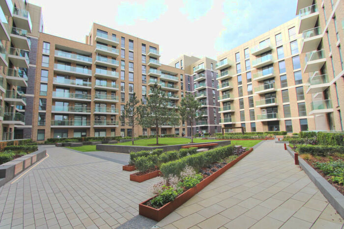 2 Bedroom Apartment To Rent In Queenshurst Square, KT2