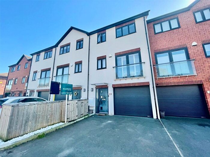 3 Bedroom Town House For Sale In Bedensfield Terrace, Ellenborough Road, Sidcup, Kent, DA14