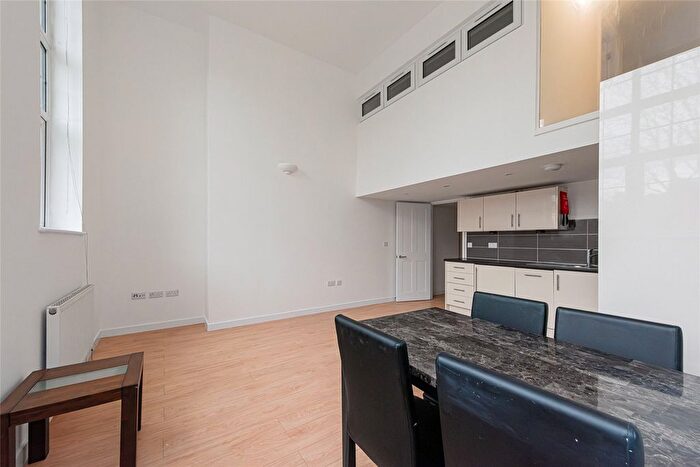 3 Bedroom Flat To Rent In Hannah Court, Holbrook Road, Stratford, London, E15